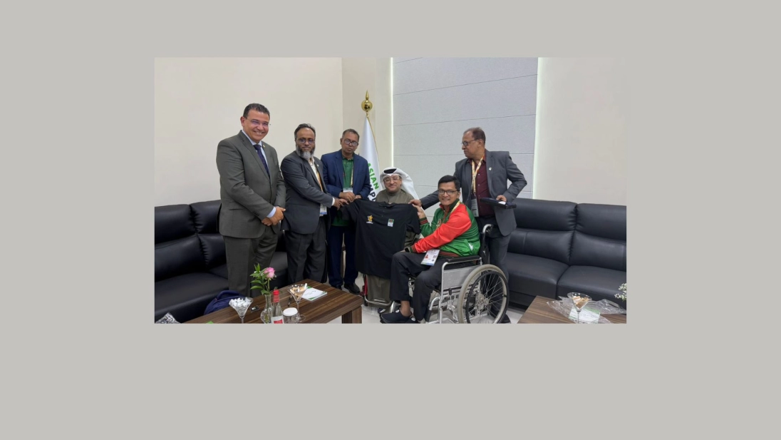 Warm greetings with the President of the Asian Paralympic Committee